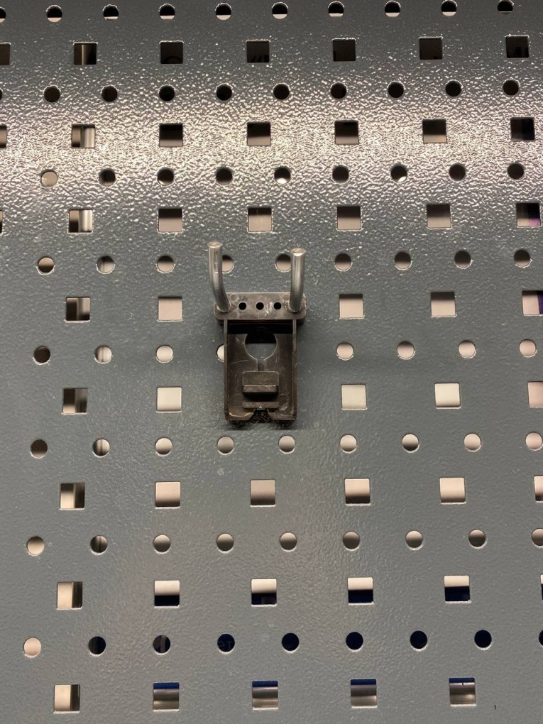 Крючок двойной 38 мм купить в Великом Новгороде Крючок двойной 38 мм купить в Великом Новгороде