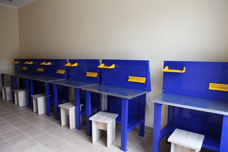 Верстак-стол бестумбовый ВП-1 с экраном купить в Великом Новгороде Верстак-стол бестумбовый ВП-1 с экраном купить в Великом Новгороде