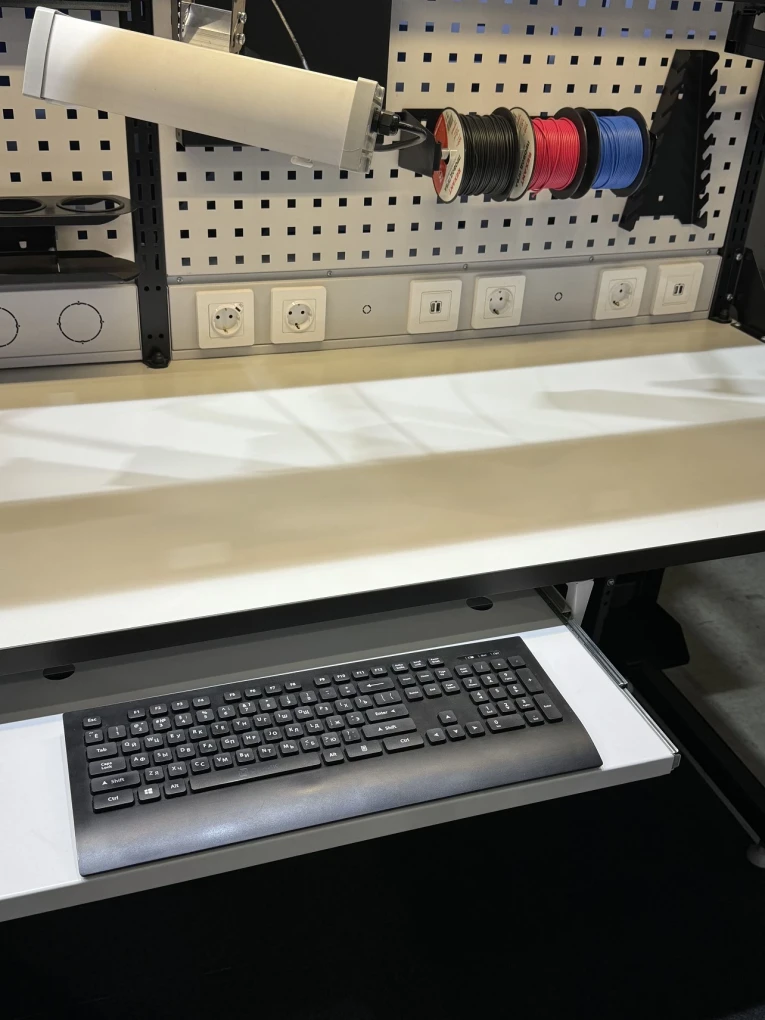 SPC Полка для клавиатуры купить в Великом Новгороде SPC Полка для клавиатуры купить в Великом Новгороде