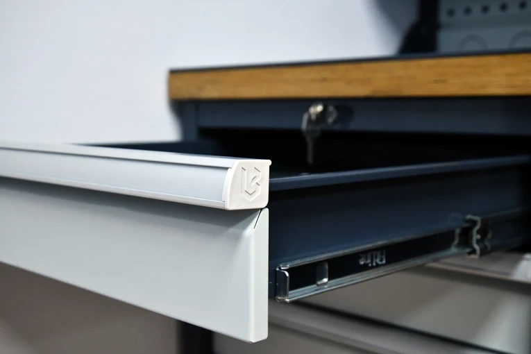 Верстак FBK 205.34.4-2 купить в Великом Новгороде Верстак FBK 205.34.4-2 купить в Великом Новгороде